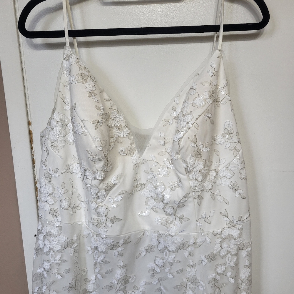 Ivory Lace Spaghetti Strap Bridal Dress - Picture 4 of 4
